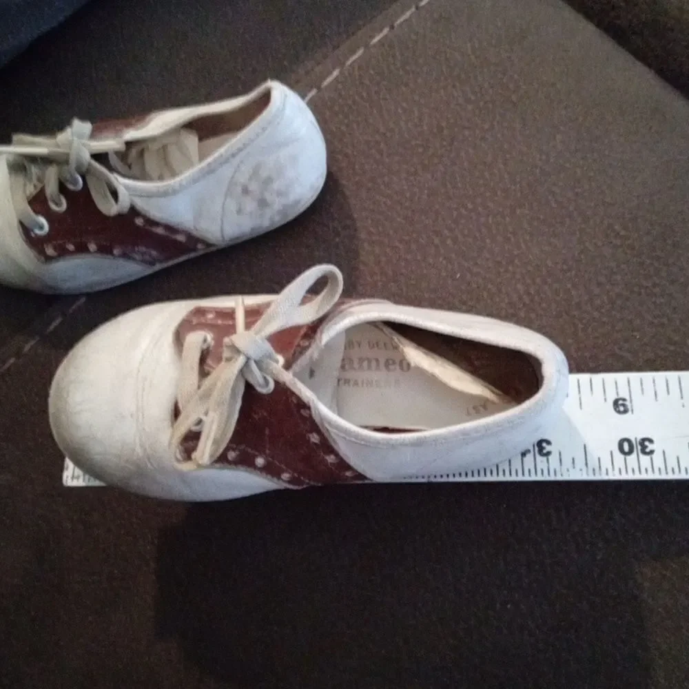 Vintage Baby Deer Cameo Trainers Saddle Shoes